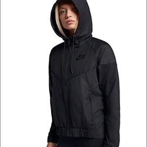 Nike Womens Lightweight Hooded Windbreaker Jacket
